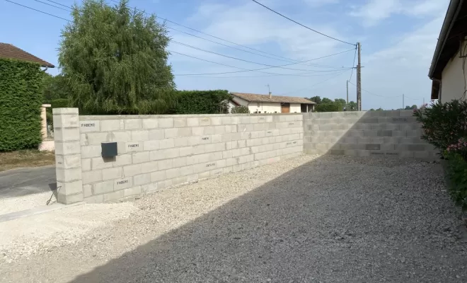 Mur de clôture vers Péronnas, Amberieu-en-Bugey, MIB Maçonnerie